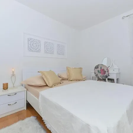 Hani 2 - Two Bedroom With Balcony And Sea View Lägenhet *