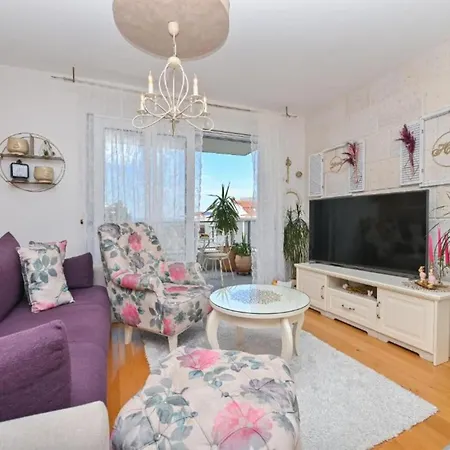 Hani 2 - Two Bedroom With Balcony And Sea View *