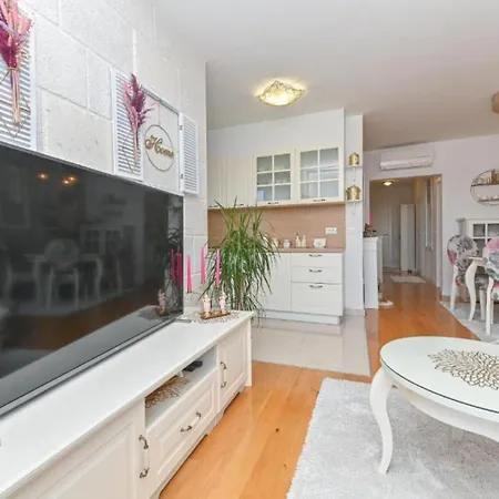 Hani 2 - Two Bedroom With Balcony And Sea View 아파트