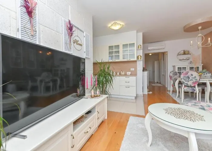 Hani 2 - Two Bedroom With Balcony And Sea View Apartment